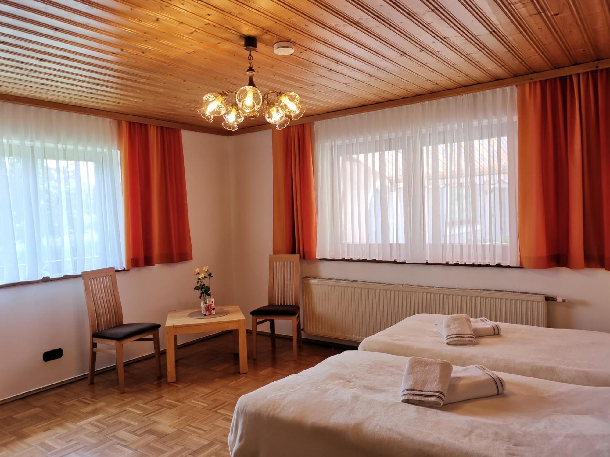 Bungalow & Apartments "Am Deber" Velden - Augsdorf Velden am Wörthersee Kültér fotó